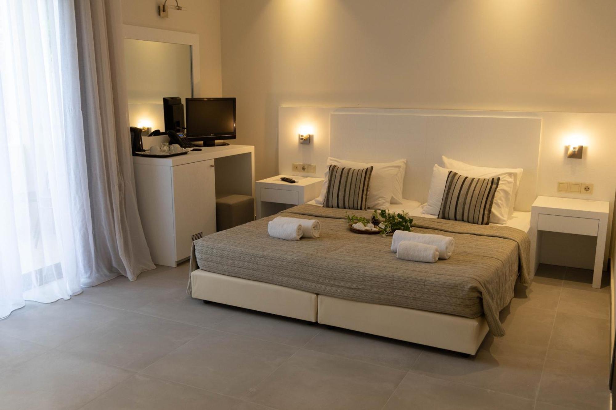 Eva Mare Hotel & Suites - Adults Only Agia Pelagia  Exterior photo